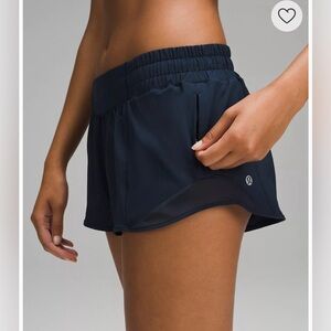 Lululemon Hotty Hot Low-Rise Lined Short 2.5" True Navy Size 6